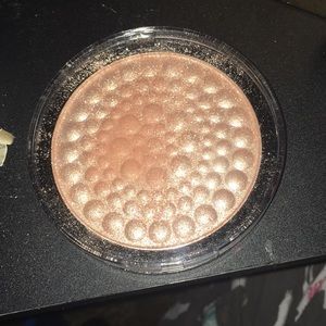 Super glow highlighter